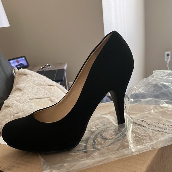 Heels. Suede - Picture 3 of 4